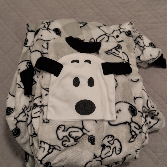 Snoopy Kids Pajamas - White and Black - Picture 2 of 2